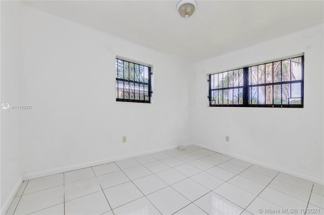 Recently Sold: $325,000 (3 beds, 2 baths, 1693 Square Feet)