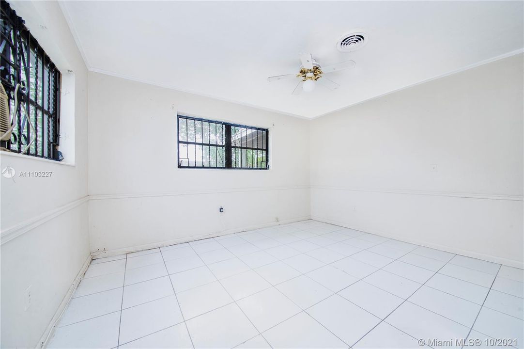 Recently Sold: $325,000 (3 beds, 2 baths, 1693 Square Feet)
