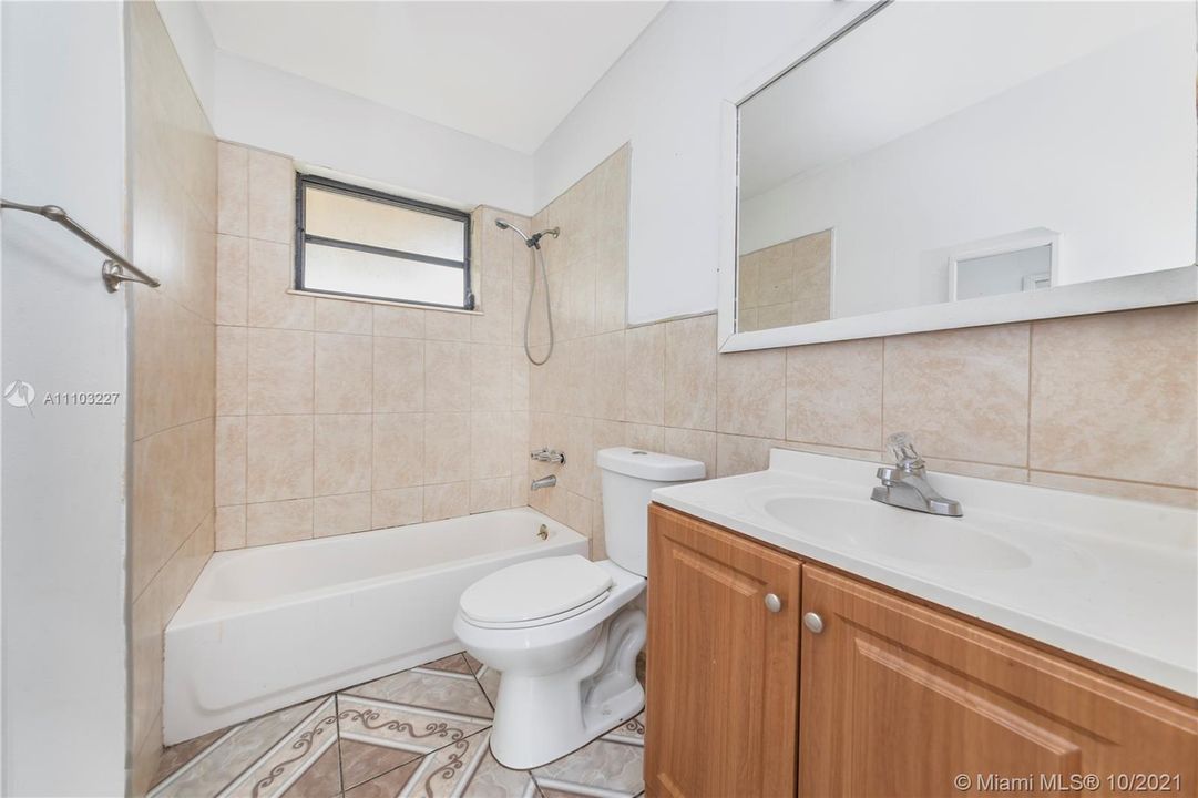 Recently Sold: $325,000 (3 beds, 2 baths, 1693 Square Feet)