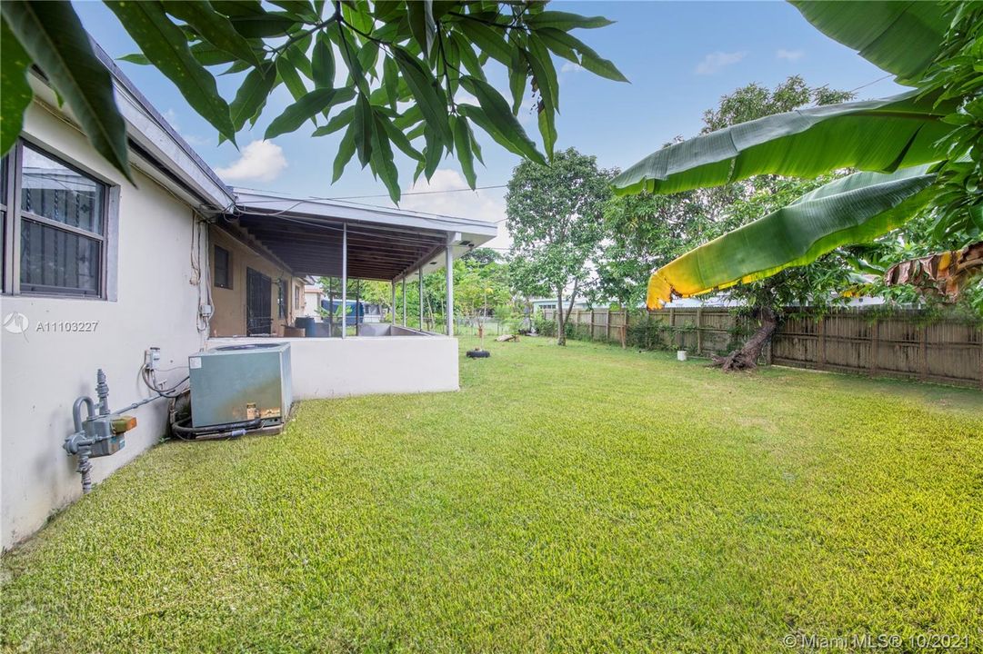 Recently Sold: $325,000 (3 beds, 2 baths, 1693 Square Feet)