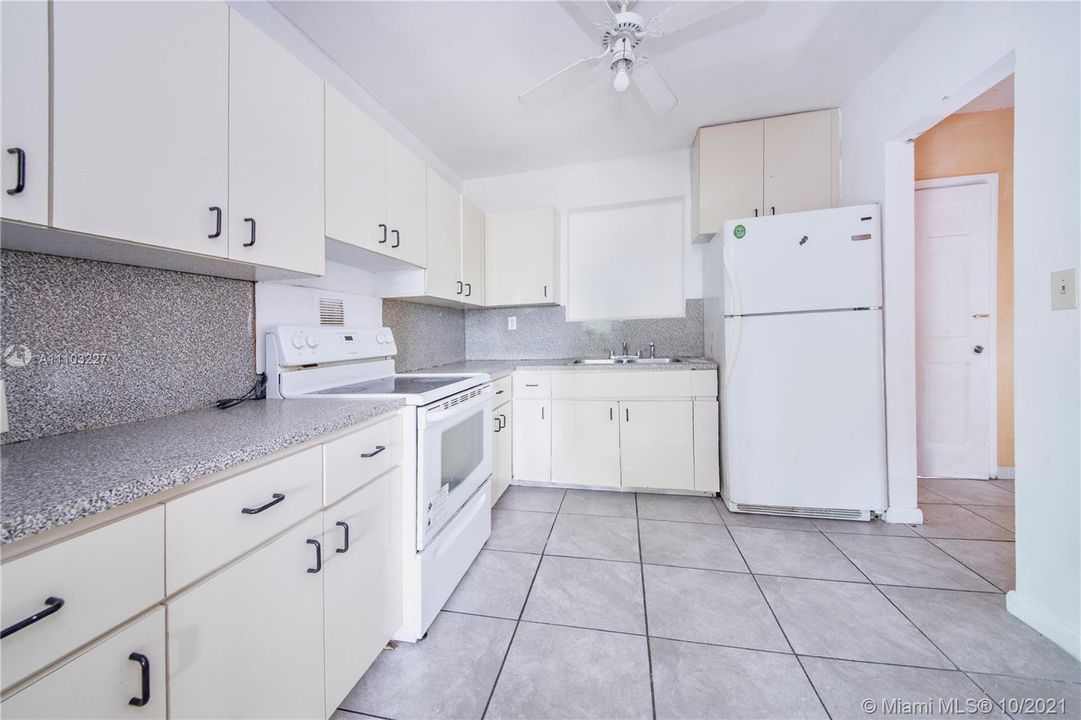 Recently Sold: $325,000 (3 beds, 2 baths, 1693 Square Feet)