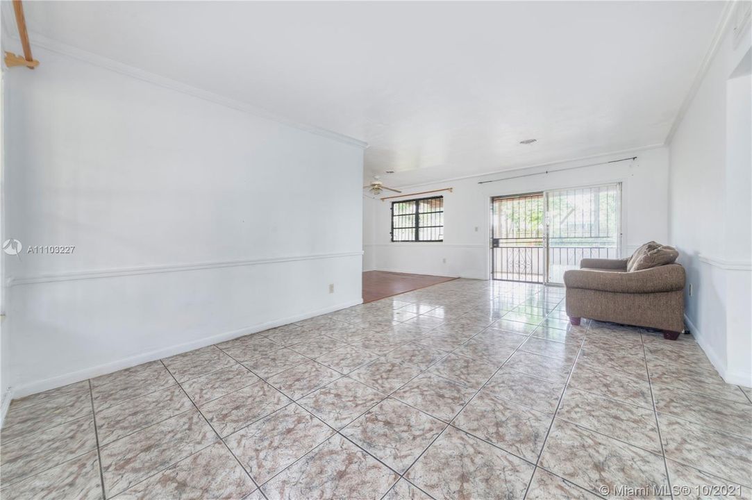 Recently Sold: $325,000 (3 beds, 2 baths, 1693 Square Feet)