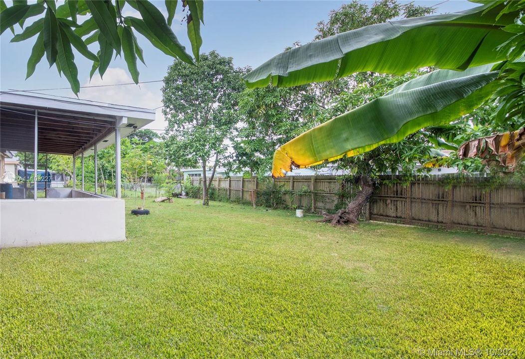 Recently Sold: $325,000 (3 beds, 2 baths, 1693 Square Feet)