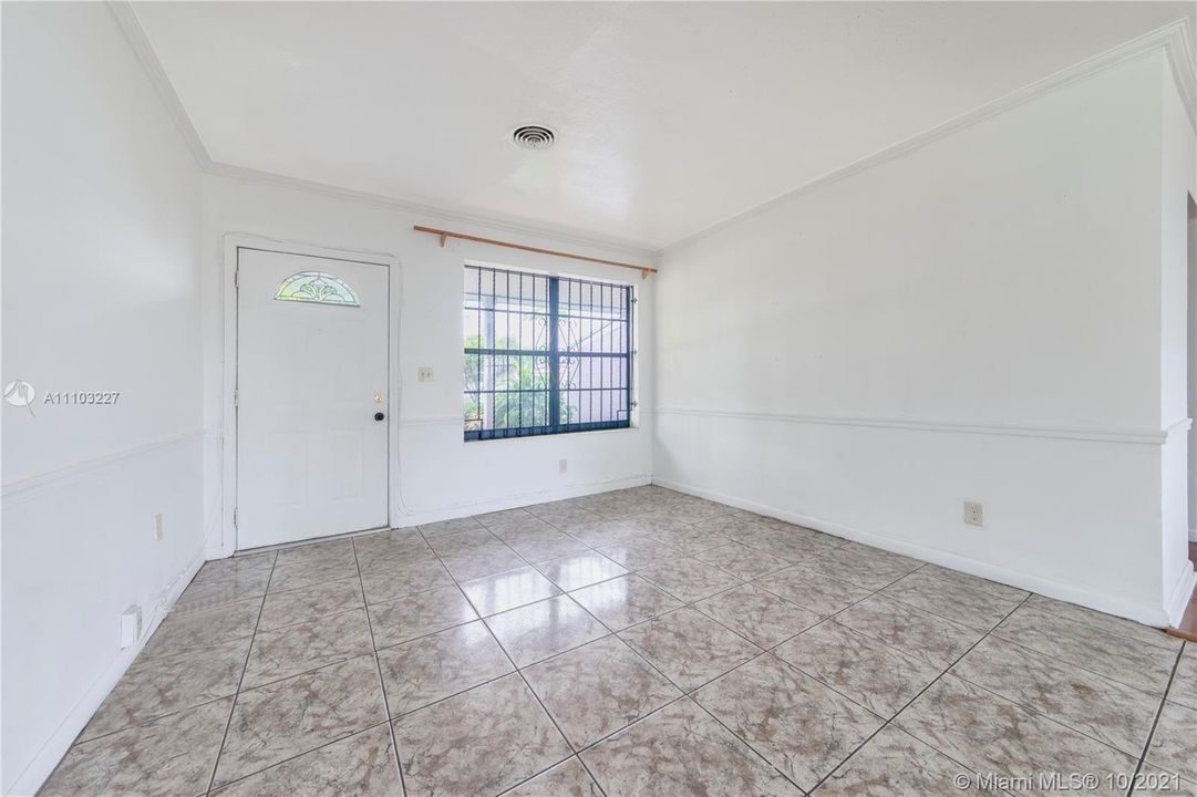 Recently Sold: $325,000 (3 beds, 2 baths, 1693 Square Feet)