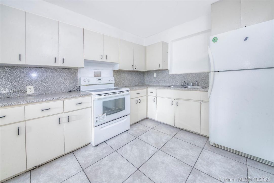 Recently Sold: $325,000 (3 beds, 2 baths, 1693 Square Feet)