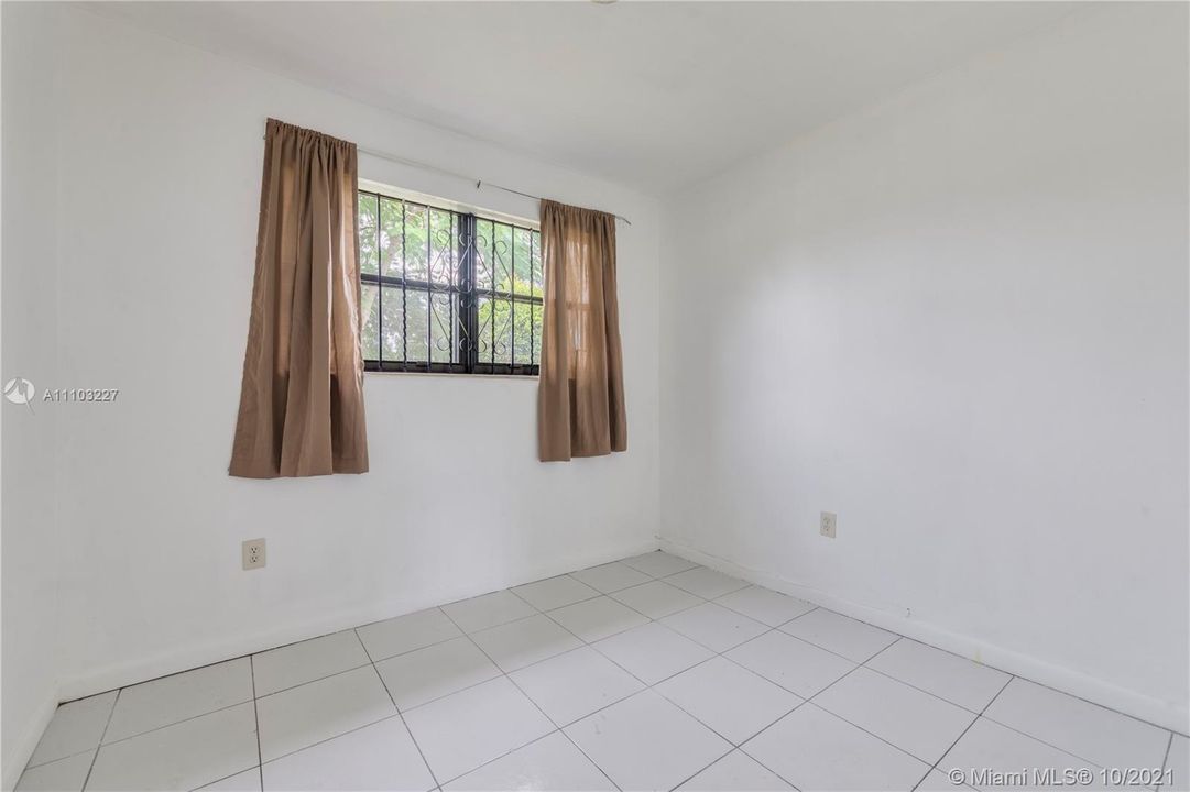 Recently Sold: $325,000 (3 beds, 2 baths, 1693 Square Feet)