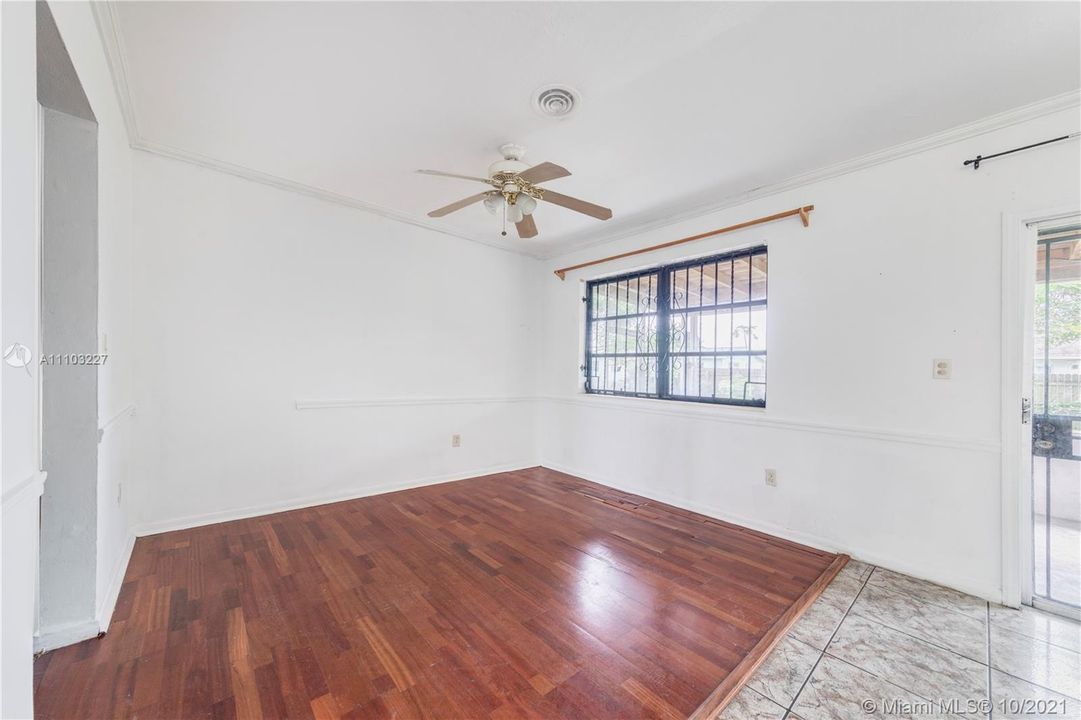 Recently Sold: $325,000 (3 beds, 2 baths, 1693 Square Feet)