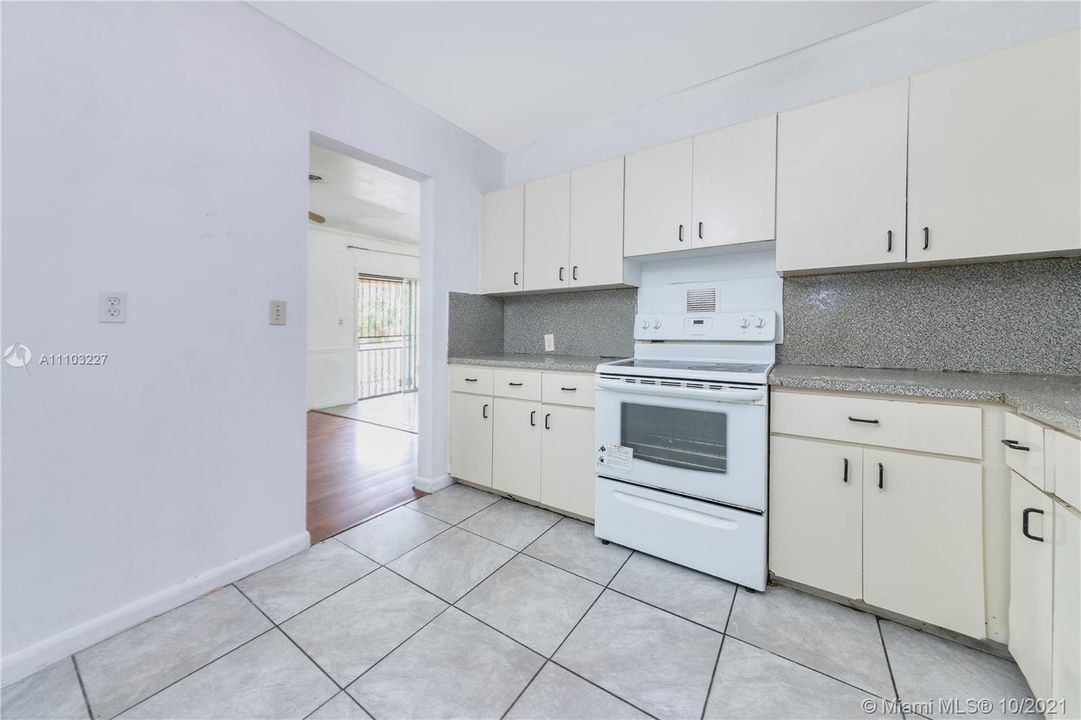 Recently Sold: $325,000 (3 beds, 2 baths, 1693 Square Feet)
