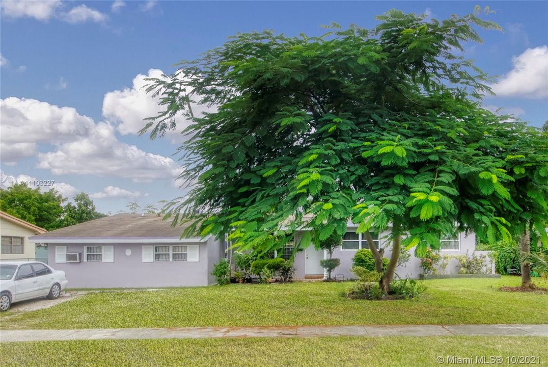 Recently Sold: $325,000 (3 beds, 2 baths, 1693 Square Feet)