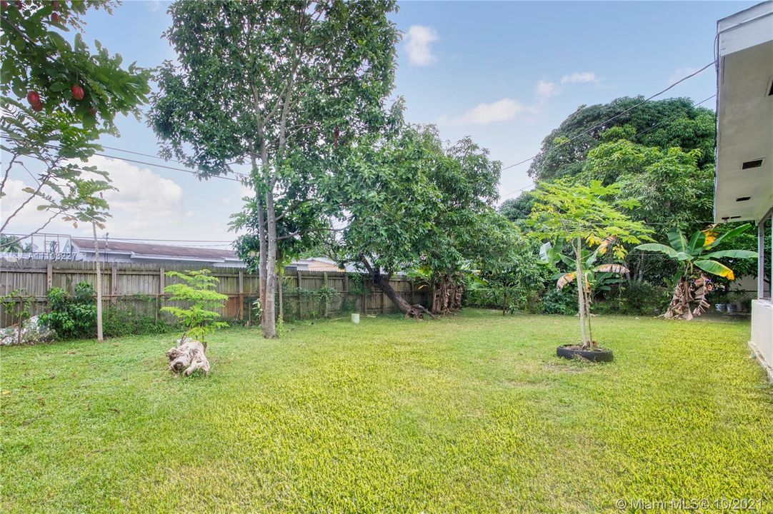 Recently Sold: $325,000 (3 beds, 2 baths, 1693 Square Feet)
