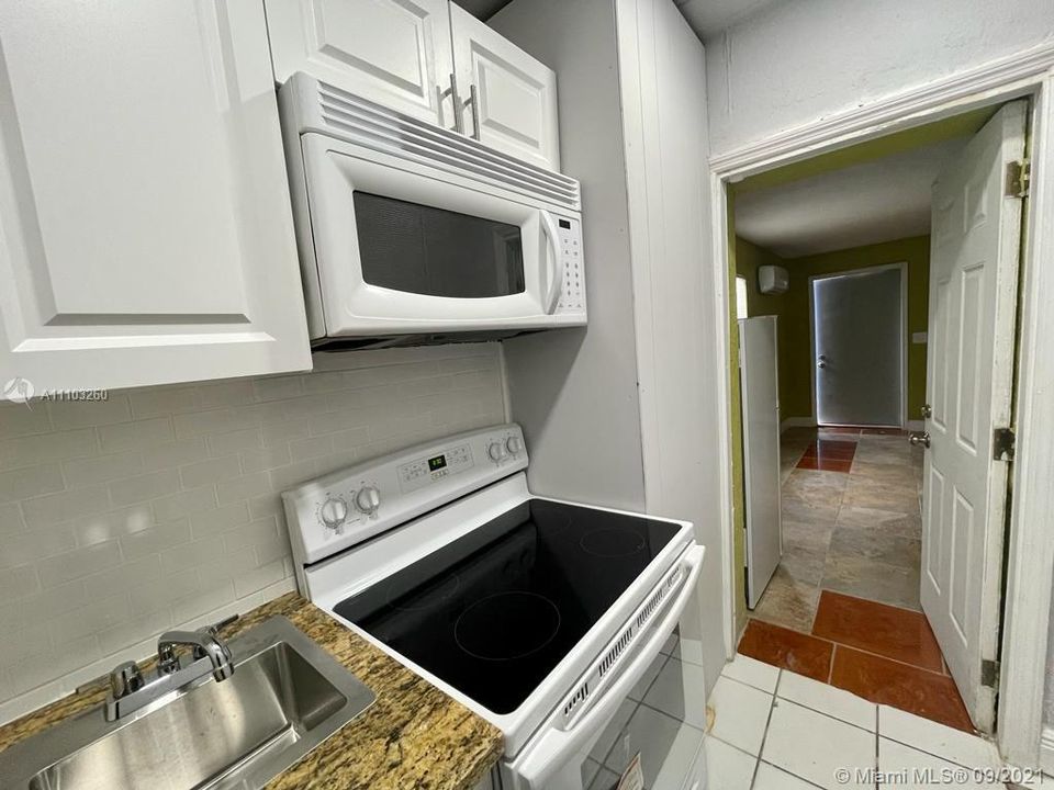 Недавно арендовано: $1,100 (0 спален, 1 ванн, 884 Квадратных фут)