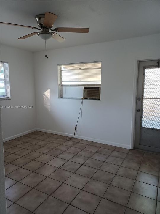 Recently Sold: $150,000 (2 beds, 1 baths, 700 Square Feet)