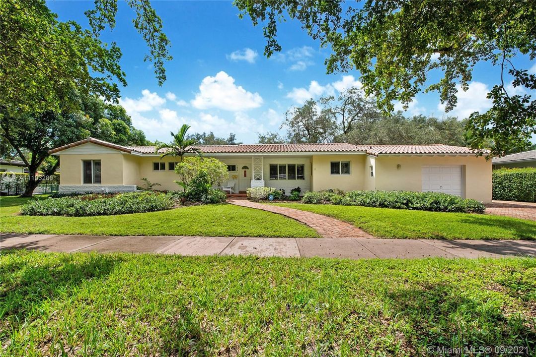Recently Sold: $1,600,000 (4 beds, 2 baths, 2644 Square Feet)