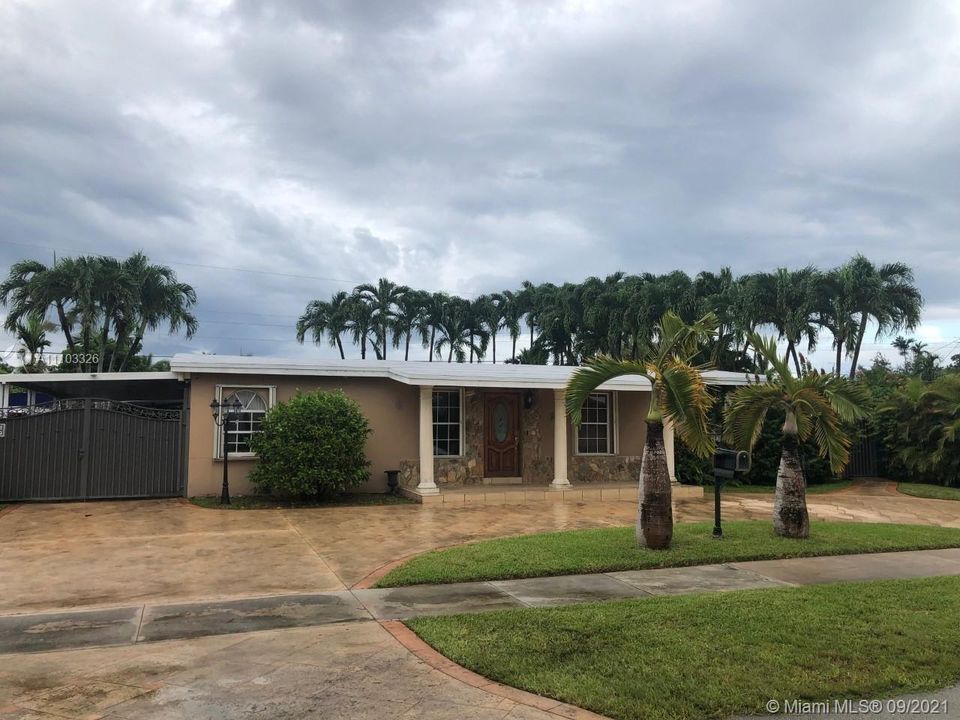 Recently Sold: $550,000 (5 beds, 4 baths, 2050 Square Feet)