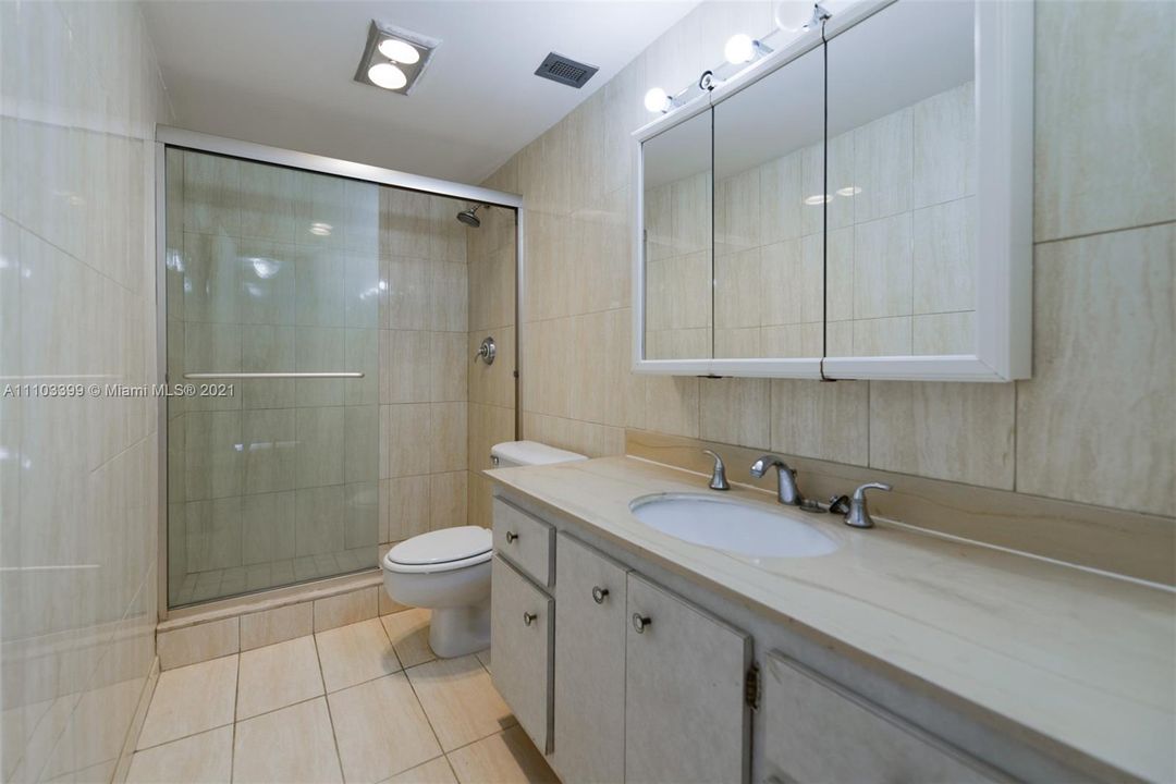 最近售出: $449,900 (2 贝兹, 2 浴室, 1350 平方英尺)