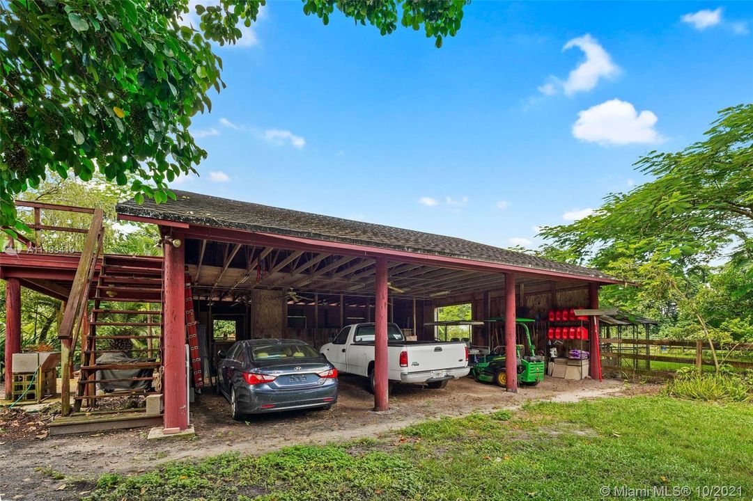 Stable, Barn and Carport