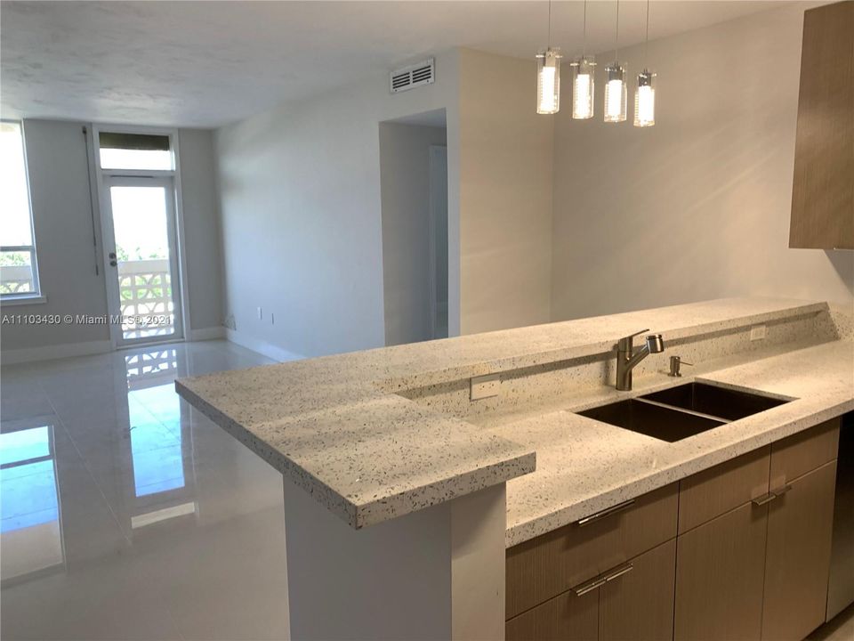 Recently Sold: $595,000 (2 beds, 2 baths, 1008 Square Feet)