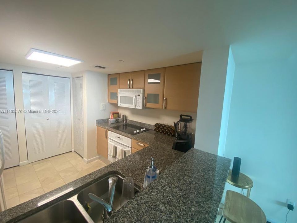 Recently Sold: $790,000 (2 beds, 2 baths, 1367 Square Feet)
