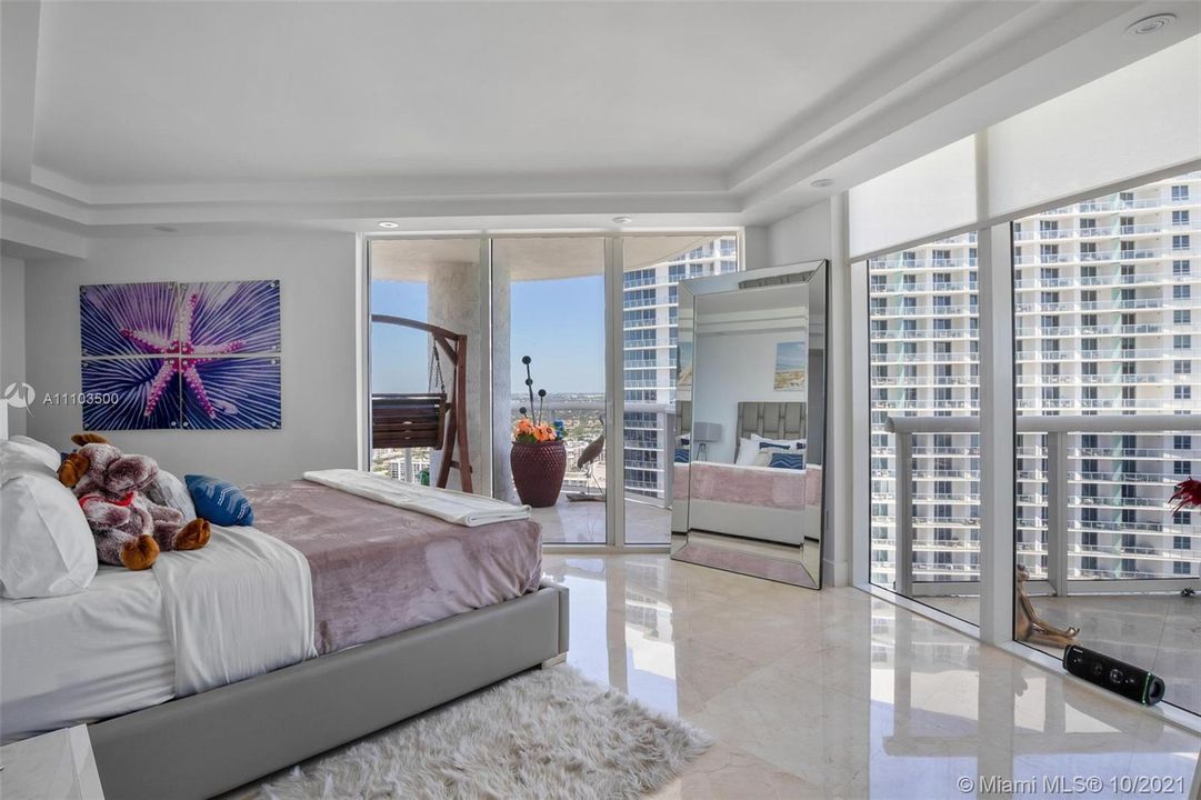 Recently Sold: $1,050,000 (2 beds, 2 baths, 1782 Square Feet)