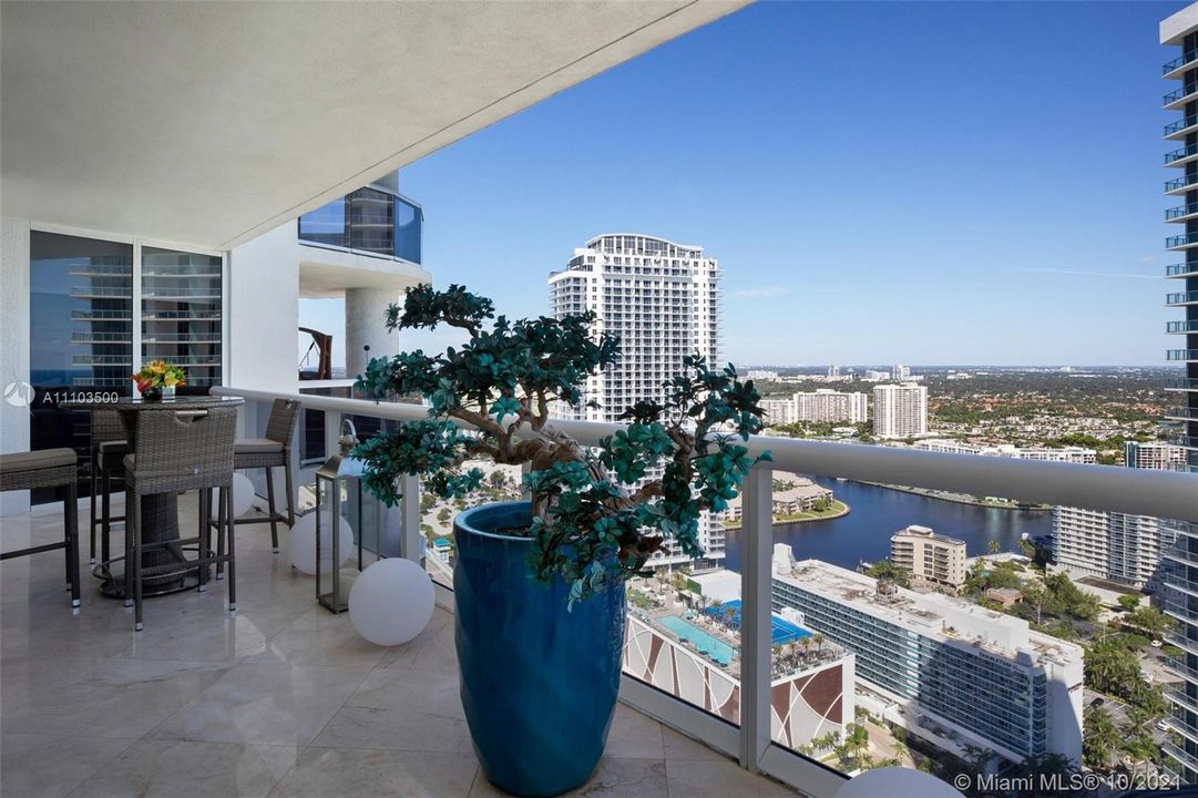 Recently Sold: $1,050,000 (2 beds, 2 baths, 1782 Square Feet)