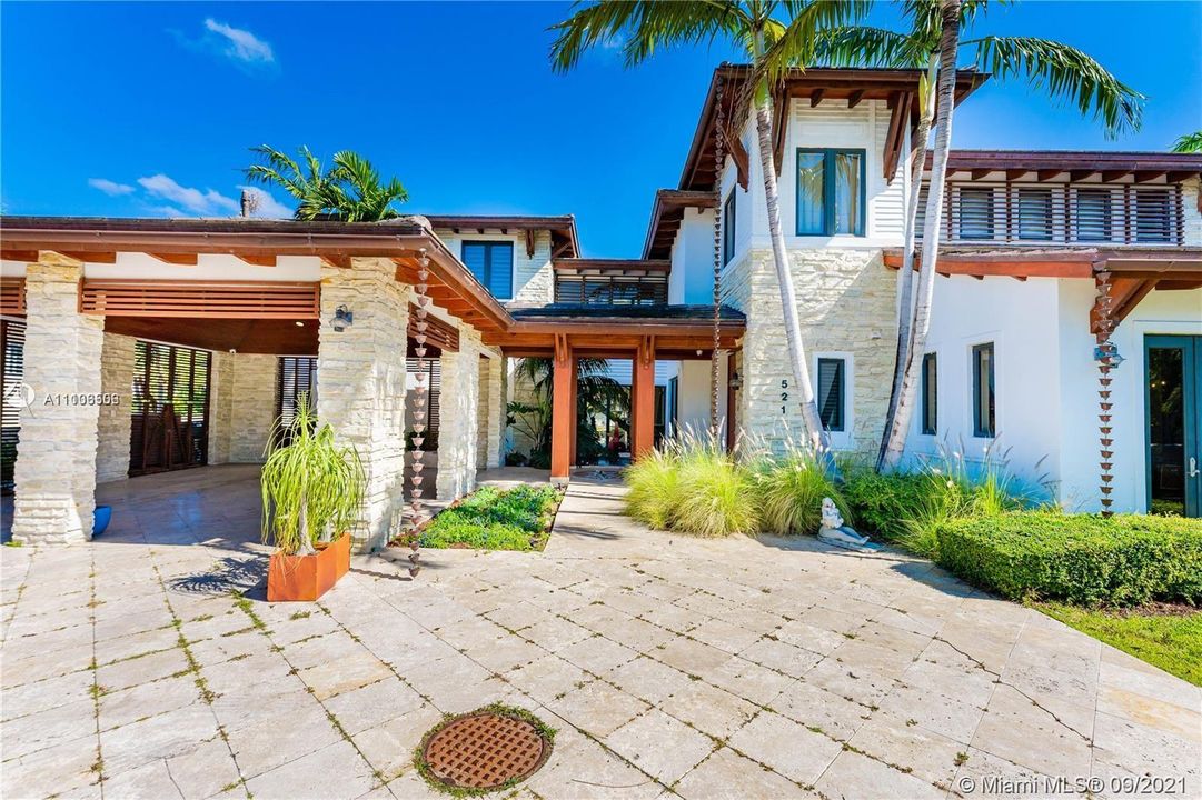 Recently Sold: $4,100,000 (6 beds, 6 baths, 4748 Square Feet)