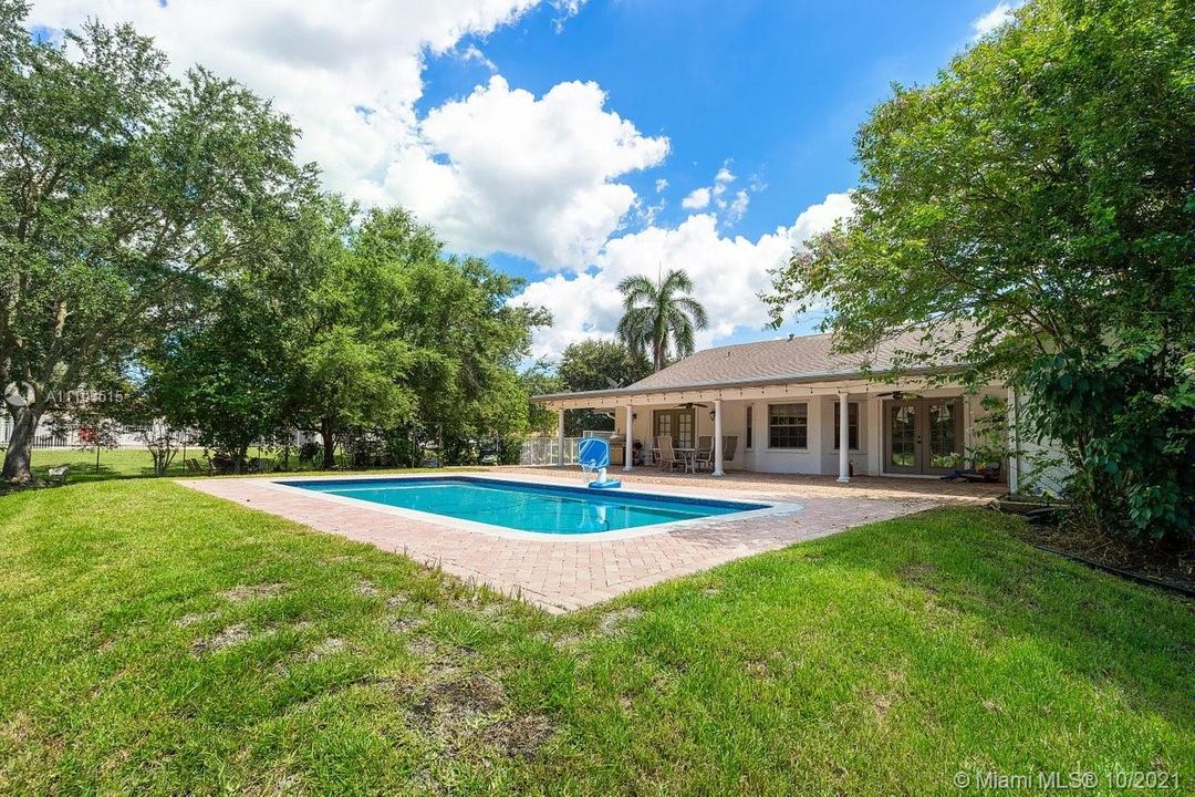 Recently Sold: $1,050,000 (4 beds, 3 baths, 2603 Square Feet)