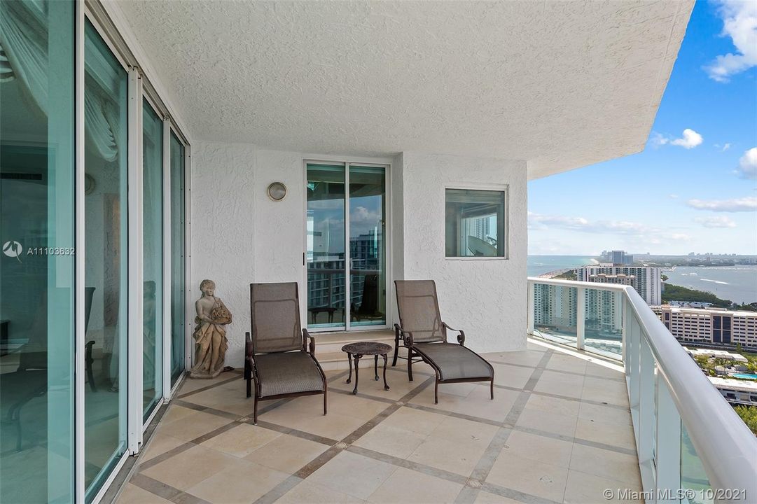 Recently Sold: $2,495,000 (3 beds, 3 baths, 4150 Square Feet)
