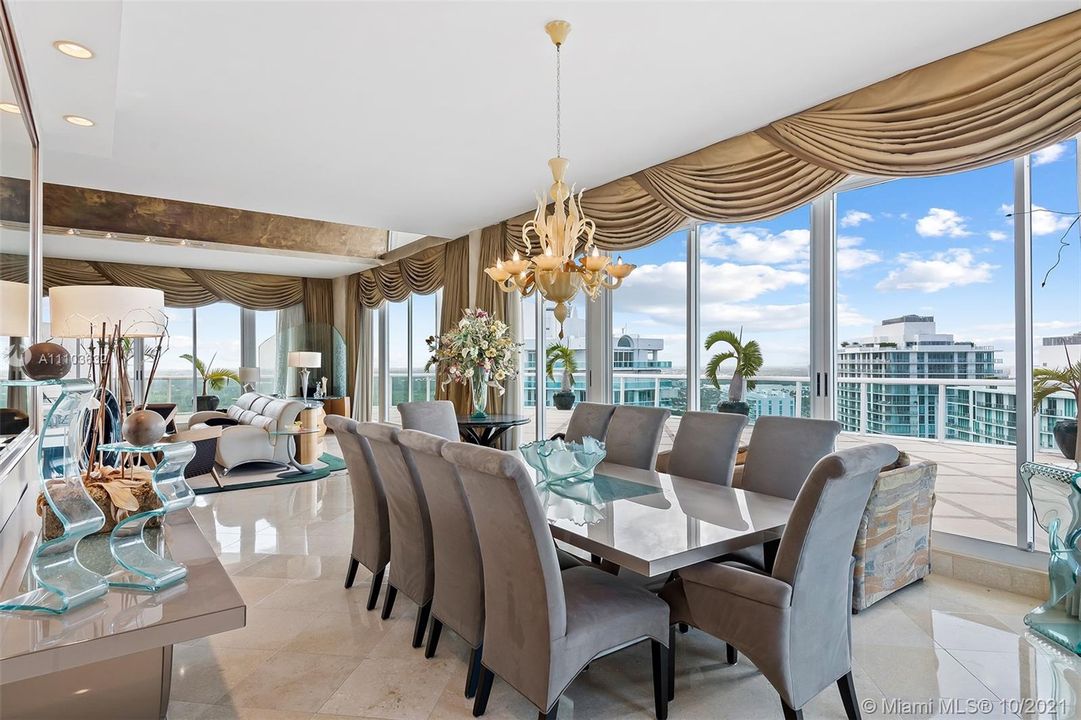 Recently Sold: $2,495,000 (3 beds, 3 baths, 4150 Square Feet)