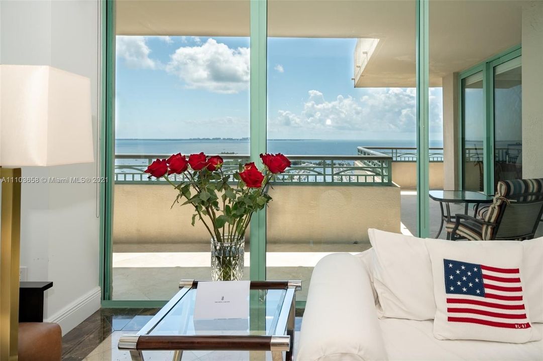 Recently Sold: $2,250,000 (2 beds, 2 baths, 1886 Square Feet)