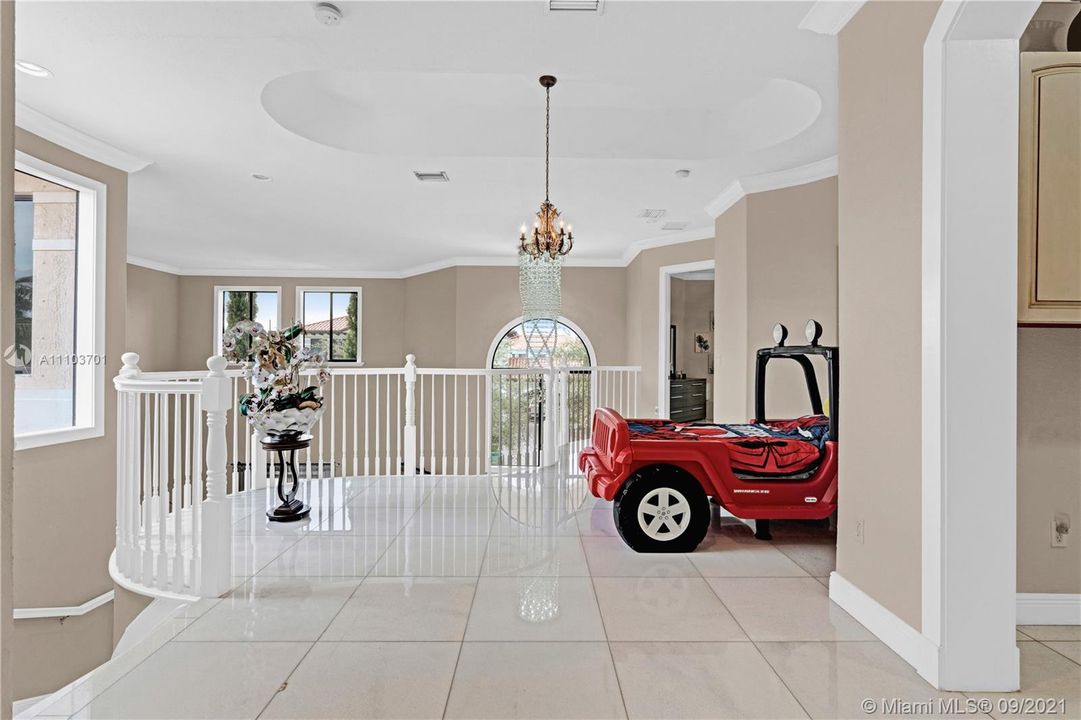 Recently Sold: $1,225,000 (5 beds, 4 baths, 4894 Square Feet)