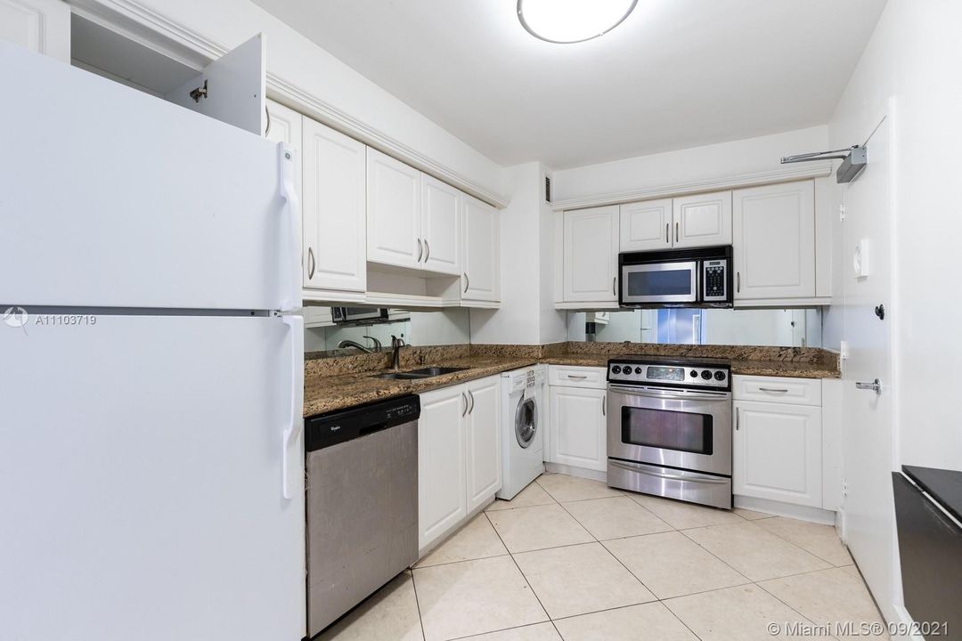 Recently Sold: $360,000 (1 beds, 1 baths, 905 Square Feet)