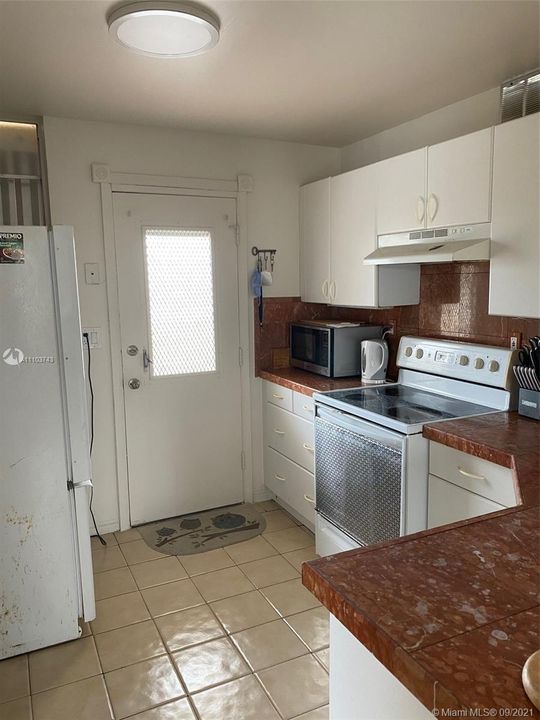Recently Sold: $155,000 (1 beds, 1 baths, 817 Square Feet)