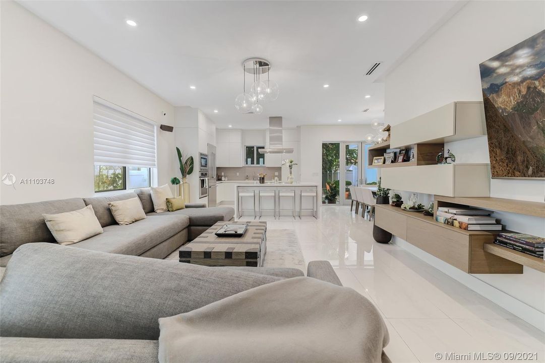Recently Sold: $1,990,000 (3 beds, 3 baths, 2391 Square Feet)