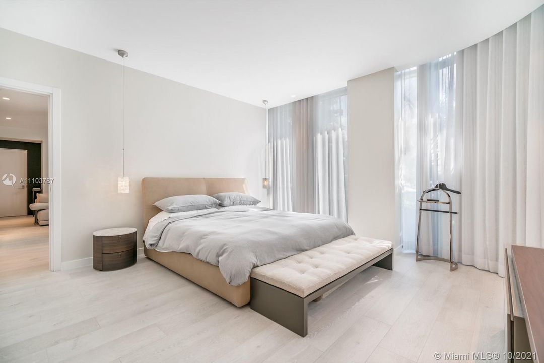 Recently Sold: $1,550,000 (1 beds, 2 baths, 1109 Square Feet)