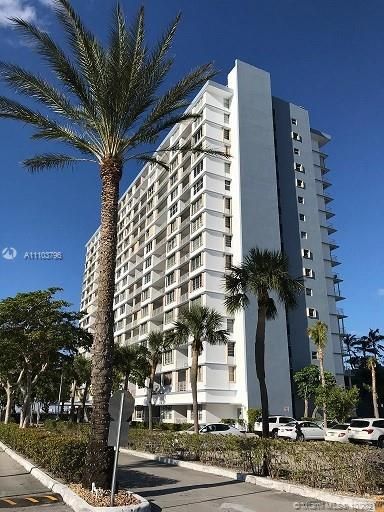 Recently Sold: $220,000 (1 beds, 1 baths, 940 Square Feet)