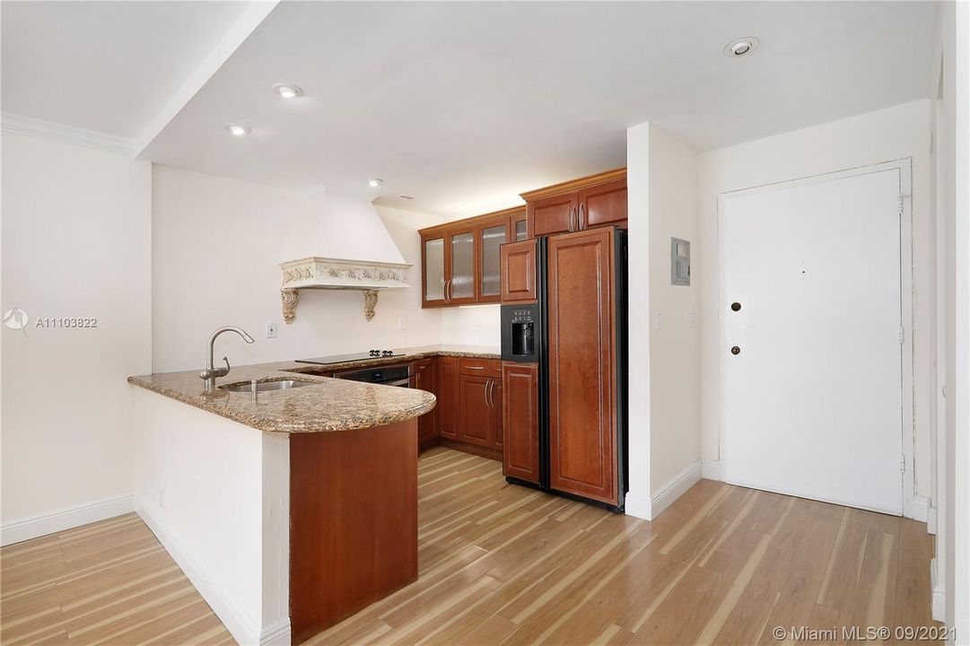 Recently Rented: $1,800 (1 beds, 1 baths, 744 Square Feet)