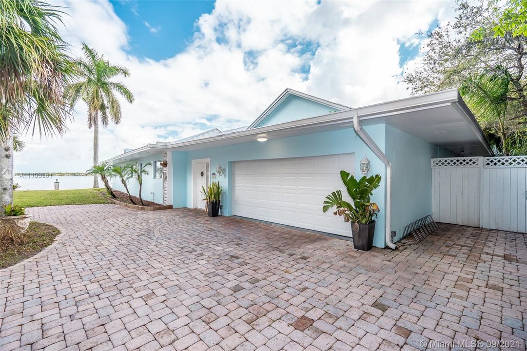 Recently Sold: $1,499,000 (4 beds, 3 baths, 2525 Square Feet)