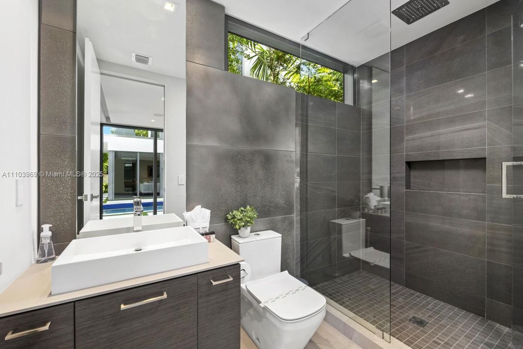 For Rent: $65,000 (6 beds, 5 baths, 6545 Square Feet)