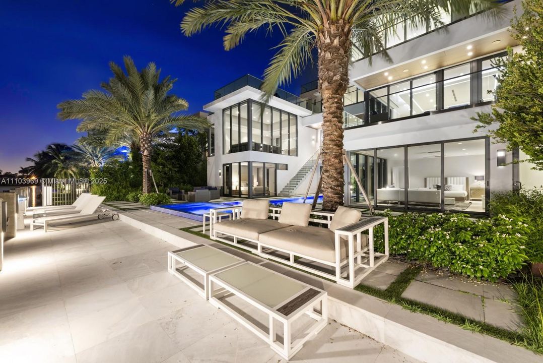 For Rent: $65,000 (6 beds, 5 baths, 6545 Square Feet)