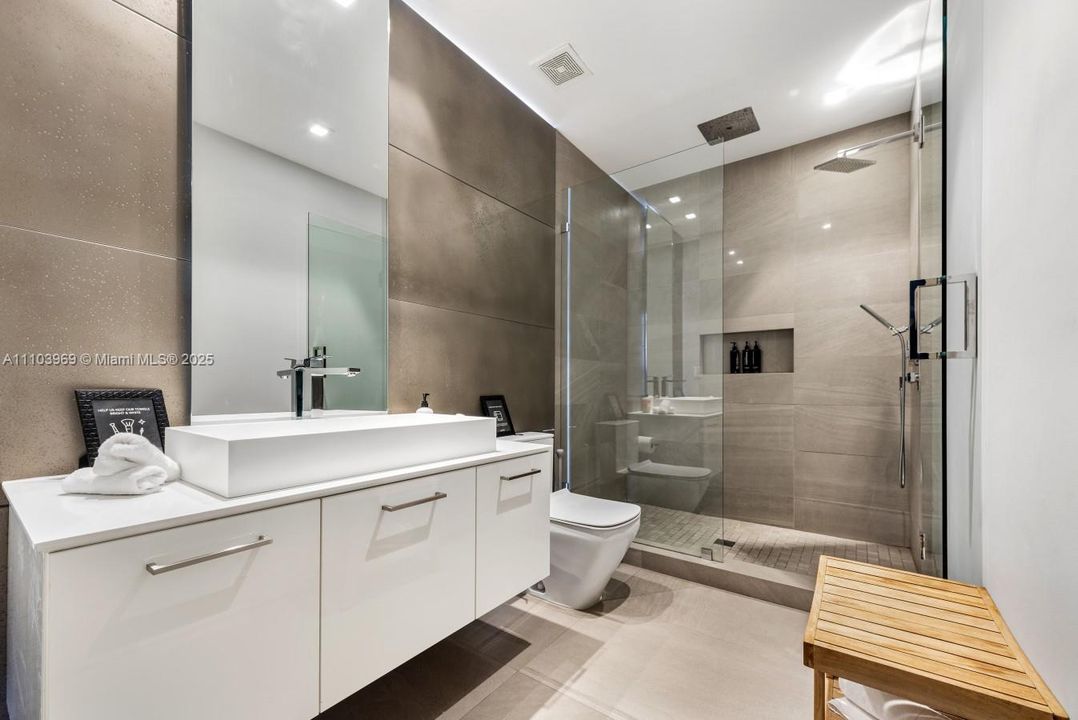 For Rent: $65,000 (6 beds, 5 baths, 6545 Square Feet)