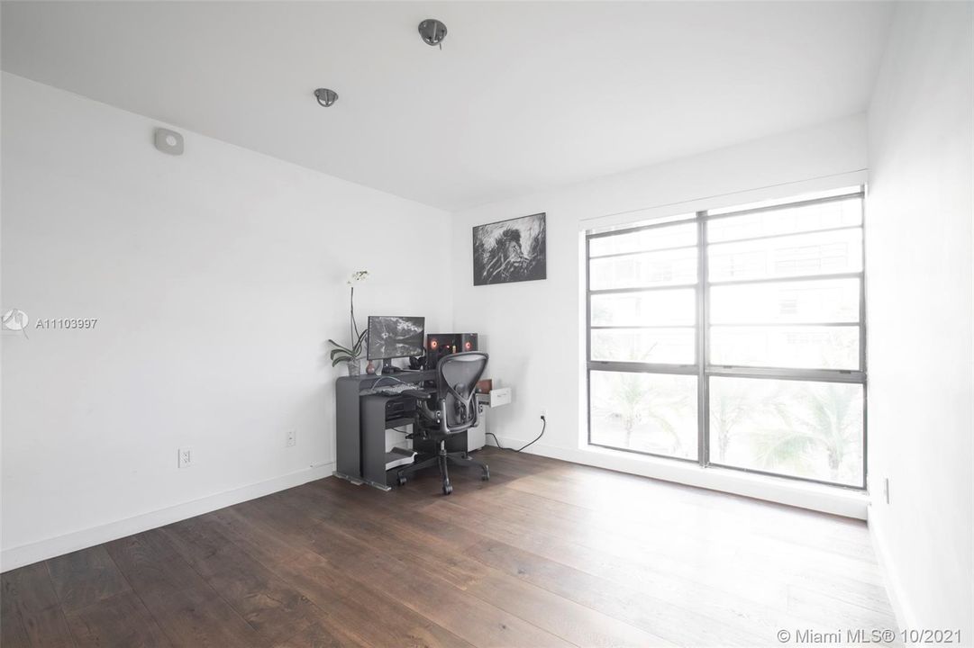 Recently Sold: $669,000 (2 beds, 2 baths, 1242 Square Feet)