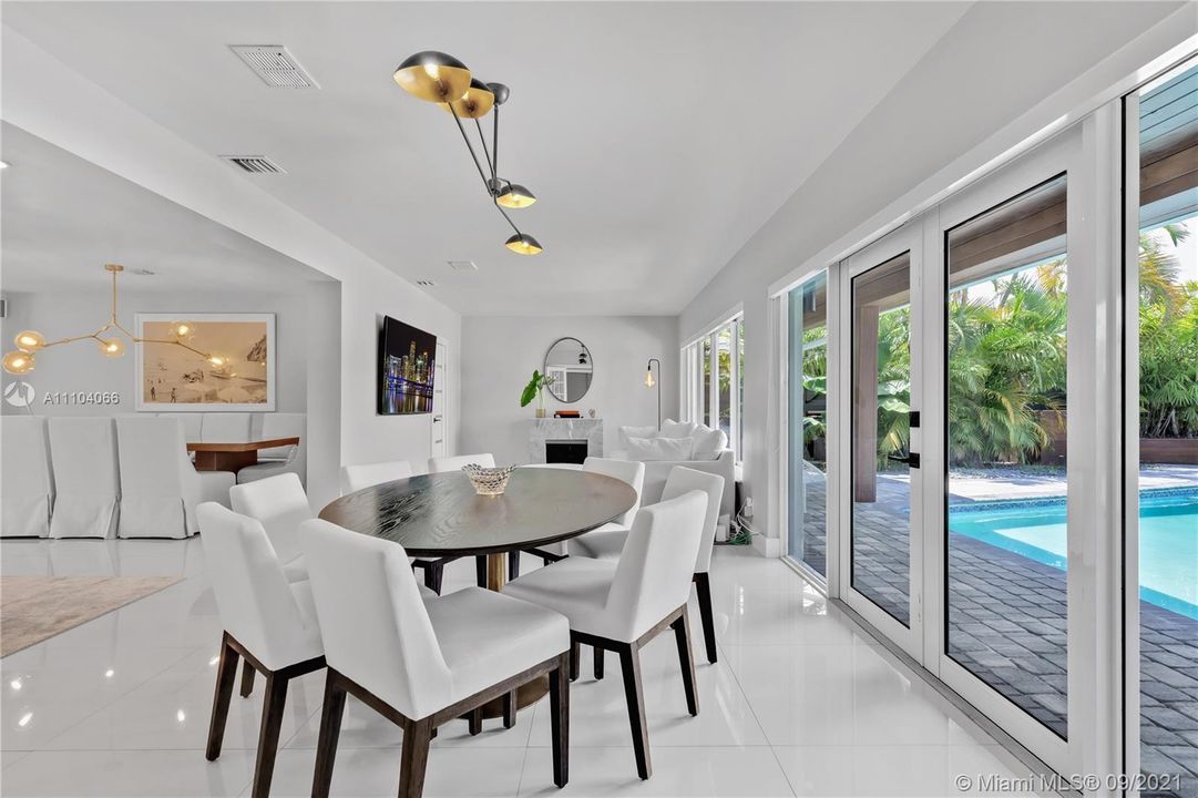 Recently Sold: $3,750,000 (5 beds, 4 baths, 2949 Square Feet)