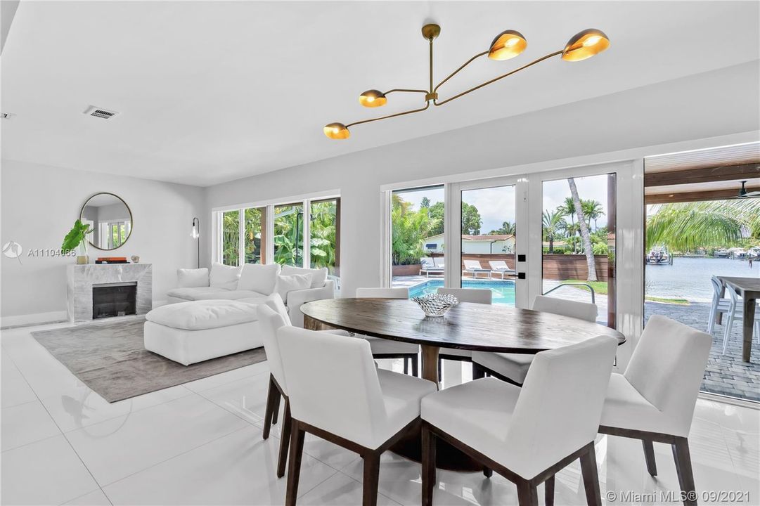 Recently Sold: $3,750,000 (5 beds, 4 baths, 2949 Square Feet)