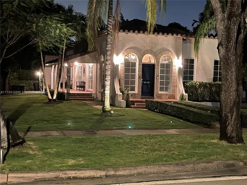 Recently Sold: $1,425,000 (2 beds, 2 baths, 1514 Square Feet)