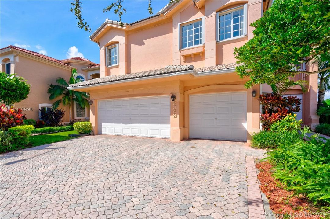Recently Sold: $1,070,000 (5 beds, 3 baths, 3026 Square Feet)