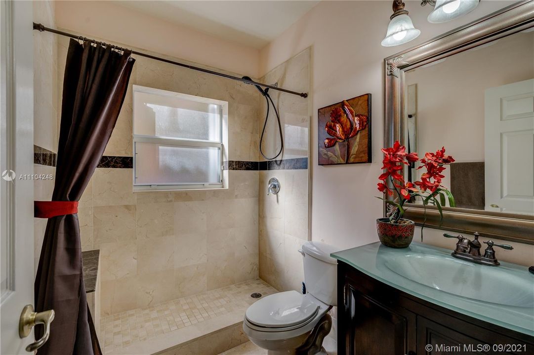 最近售出: $1,070,000 (5 贝兹, 3 浴室, 3026 平方英尺)