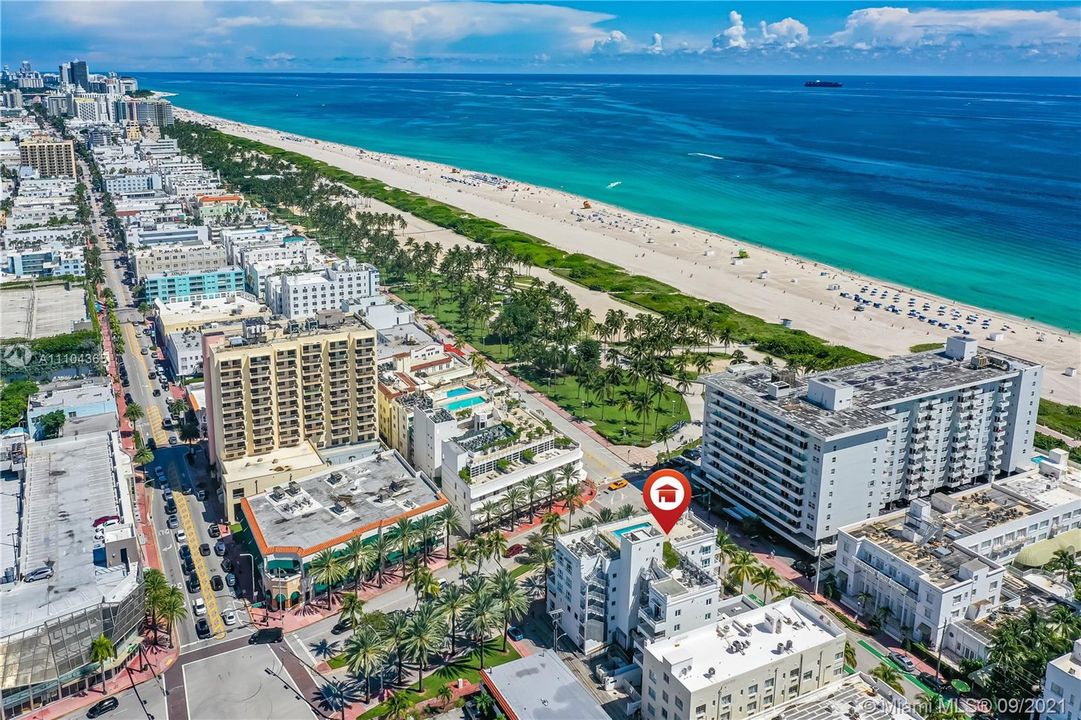 Recently Sold: $1,095,000 (2 beds, 2 baths, 1118 Square Feet)