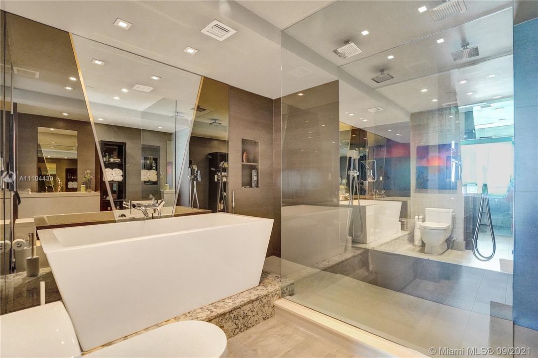 Недавно продано: $1,670,000 (2 спален, 2 ванн, 1463 Квадратных фут)