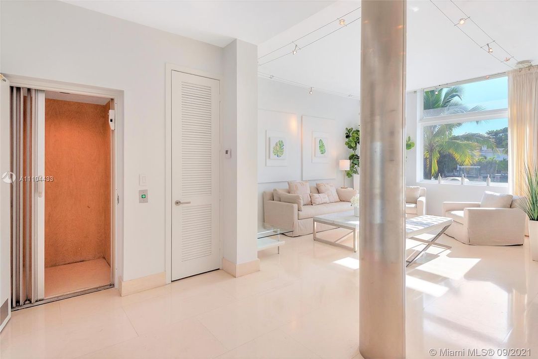 Recently Sold: $3,500,000 (3 beds, 5 baths, 3771 Square Feet)