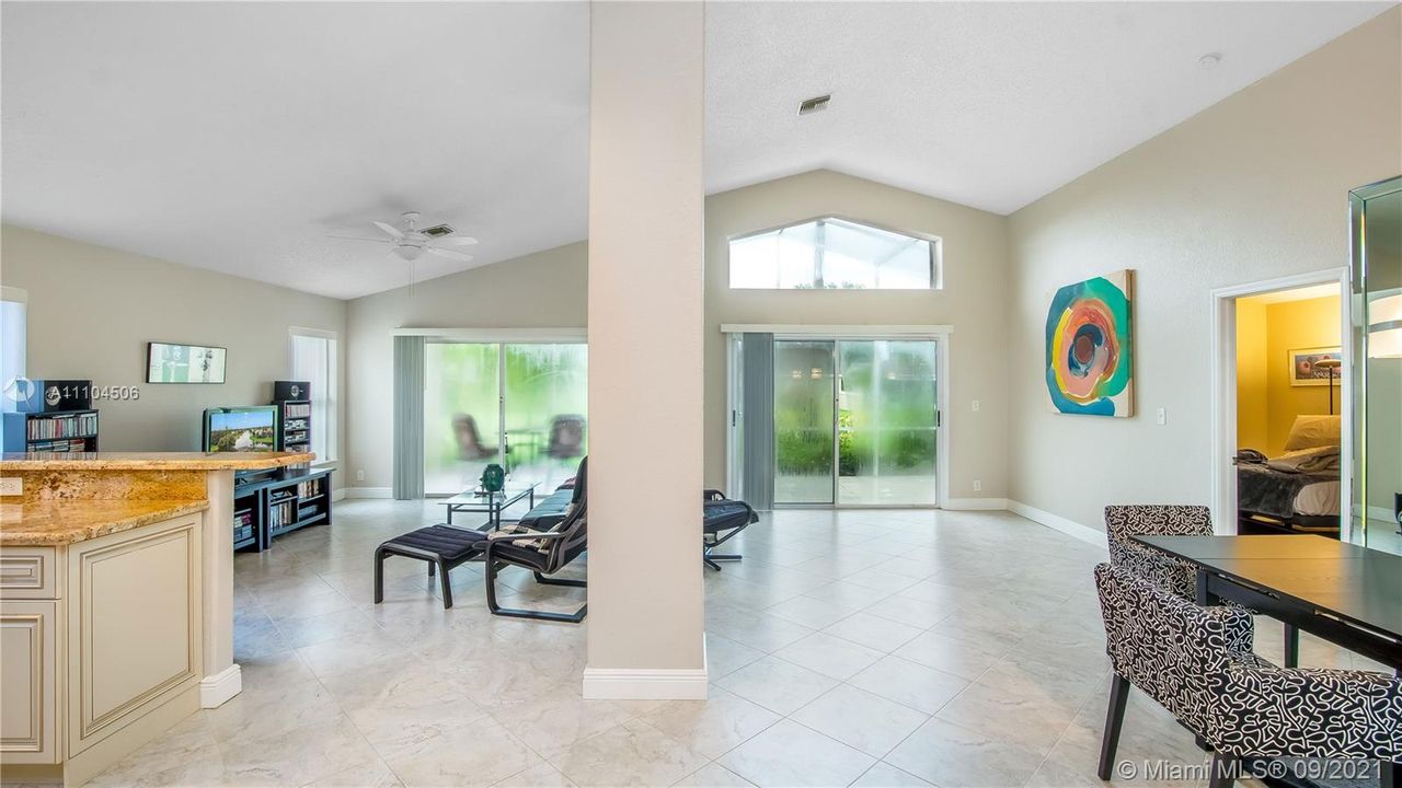 Recently Sold: $450,000 (3 beds, 2 baths, 1644 Square Feet)